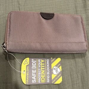 NWT Travelon RFID blocking travel wallet